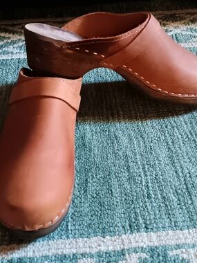 Women's Leather Clog Mule in Chestnut Brown